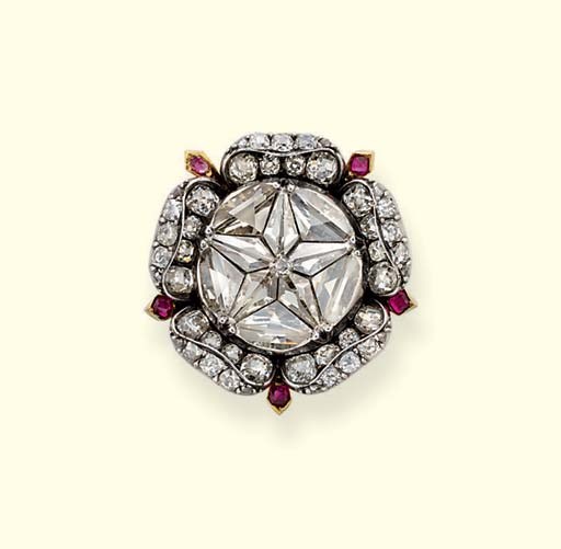 A VERY RARE ANTIQUE DIAMOND BROOCH