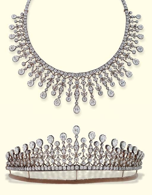 AN ANTIQUE DIAMOND NECKLACE/TIARA