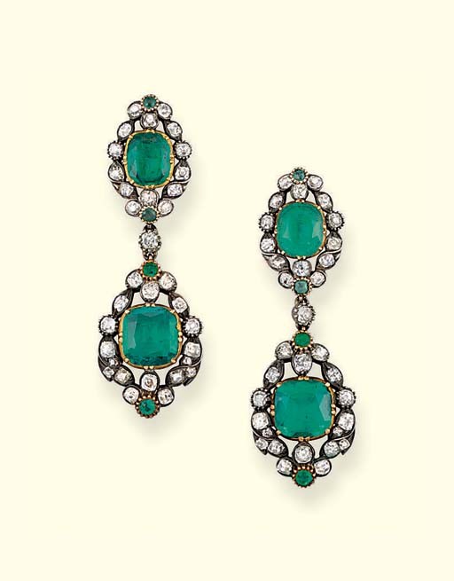 A PAIR OF ANTIQUE EMERALD AND DIAMOND EAR PENDANTS