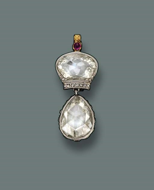 AN ANTIQUE RUSSIAN DIAMOND BROOCH
