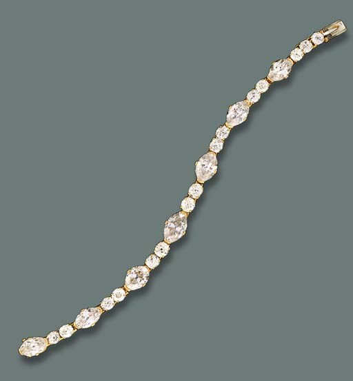 A FINE DIAMOND BRACELET
