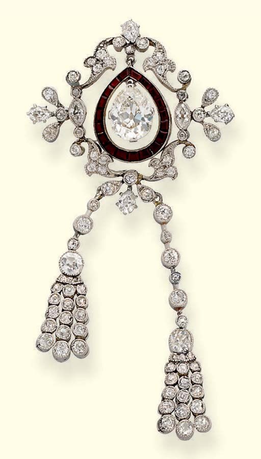 A BELLE EPOQUE DIAMOND AND ONYX BROOCH