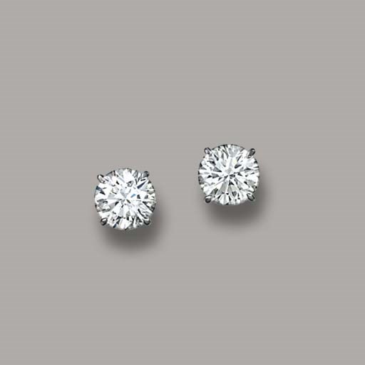 A PAIR OF DIAMOND EAR STUDS