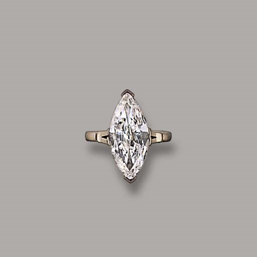 A DIAMOND SINGLE-STONE RING