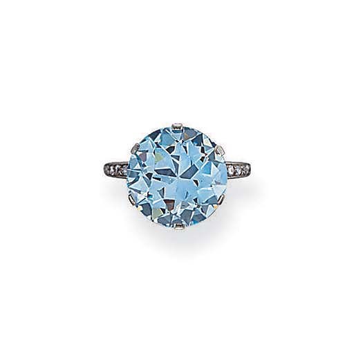 AN EXCEPTIONAL COLOURED DIAMOND SINGLE-STONE RING