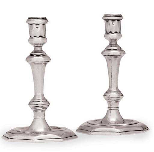 A PAIR OF GEORGE I SILVER CANDLESTICKS