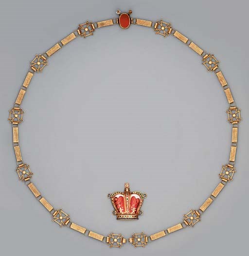AN ENAMELLED GOLD CROWN AND CHAIN