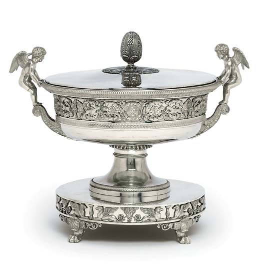 A FRENCH SILVER TUREEN, COVER AND LINER