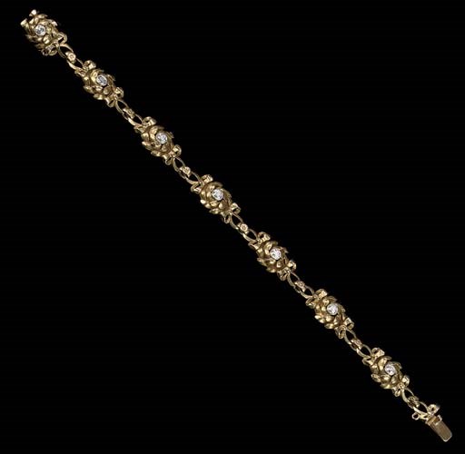 AN ANTIQUE DIAMOND BRACELET