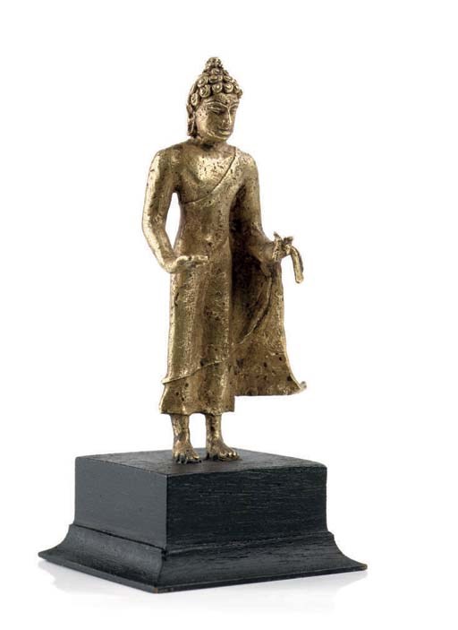 A GOLD BUDDHA STATUETTE