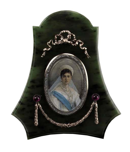 A RUSSIAN NEPHRITE AND DIAMOND PHOTO FRAME