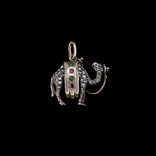 A RUSSIAN CAMEL PENDANT