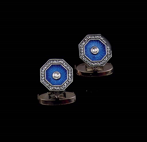 A PAIR OF RUSSIAN ENAMEL CUFF LINKS