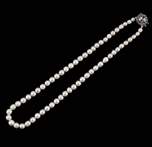 AN ANTIQUE NATURAL PEARL AND ROSE DIAMOND NECKLACE