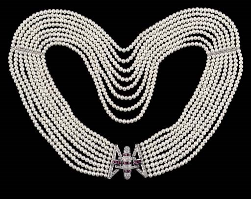 A CULTURED PEARL NECKLACE