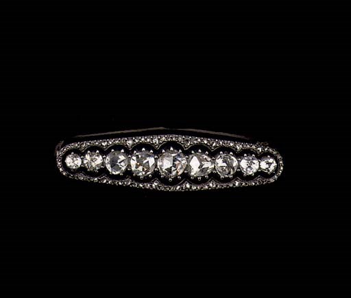 A ROSE DIAMOND BROOCH