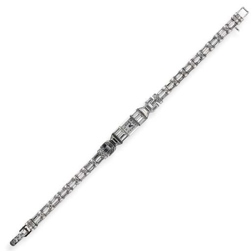 A FINE ART DECO DIAMOND WRISTWATCH