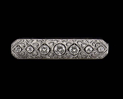 A BELLE EPOQUE DIAMOND BROOCH