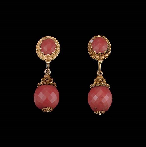 A PAIR OF ANTIQUE CORAL EARRINGS