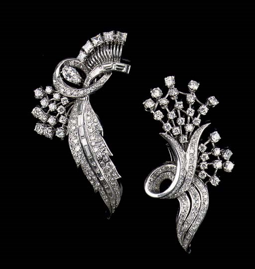A DIAMOND CLIP/BROOCH