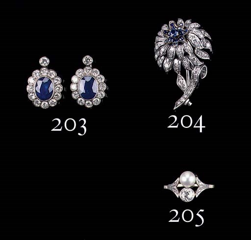 A SAPPHIRE AND DIAMOND BROOCH