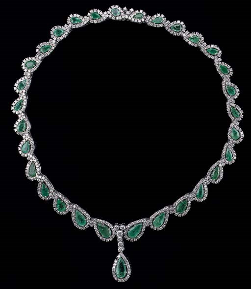 AN EMERALD AND DIAMOND NECKLACE