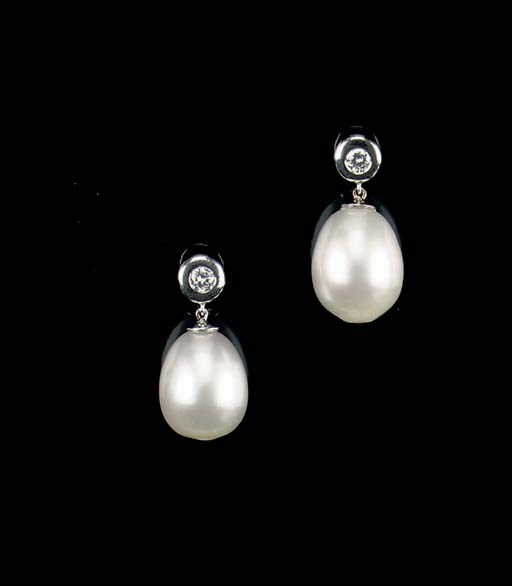 A PAIR OF SOUTH SEA AND CULTURED PEARL EARRINGS