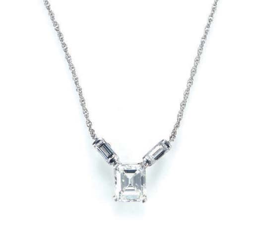A DIAMOND AND 14K WHITE GOLD PENDANT NECKLACE