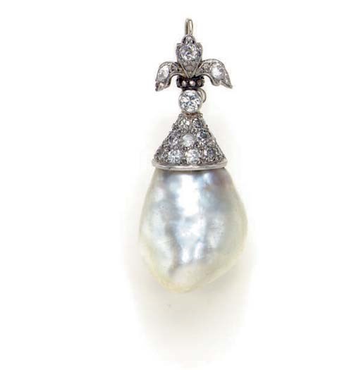 A PEARL, DIAMOND, PLATINUM AND GOLD PENDANT