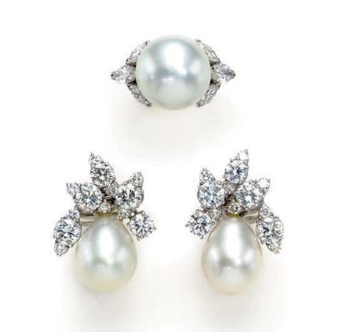 A SET OF CULTURED PEARL, DIAMOND, AND WHITE GOLD JEWELRY