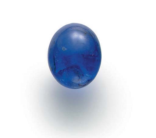AN UNMOUNTED OVAL CABOCHON STAR SAPPHIRE