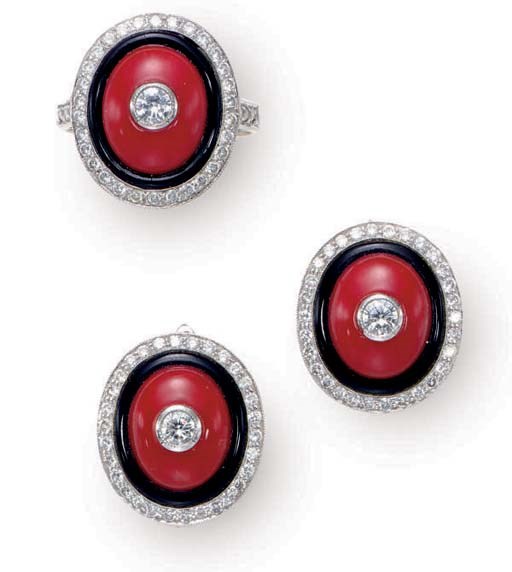 **A SET OF CORAL, ONYX, DIAMOND AND WHITE GOLD JEWELRY