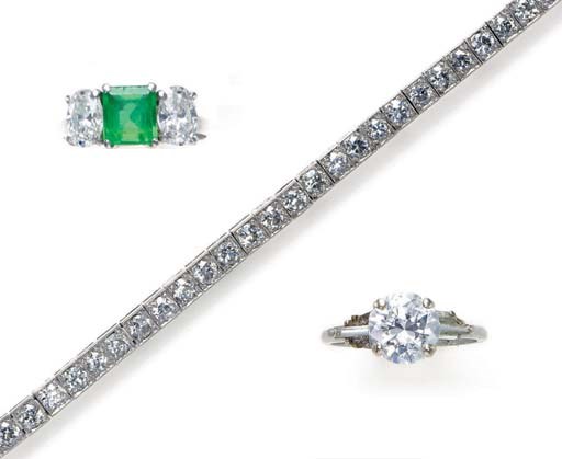 A GROUP OF DIAMOND, EMERALD AND PLATINUM JEWELRY