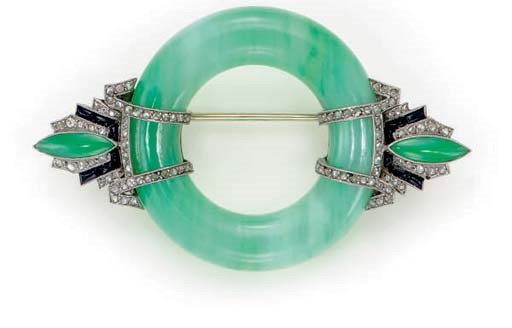 AN ART DECO JADEITE, DIAMOND, ONYX AND PLATINUM BROOCH