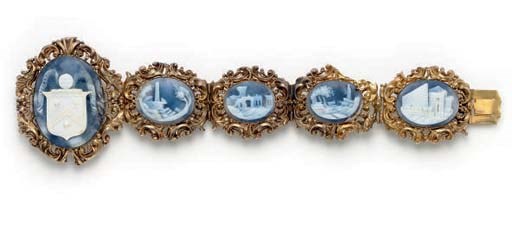 AN ANTIQUE CAMEO AND YELLOW METAL BRACELET