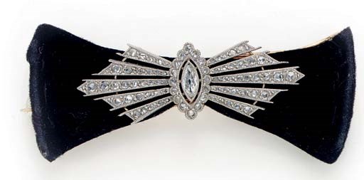 A BELLE EPOQUE DIAMOND, VELVET, GOLD AND PLATINUM BROOCH