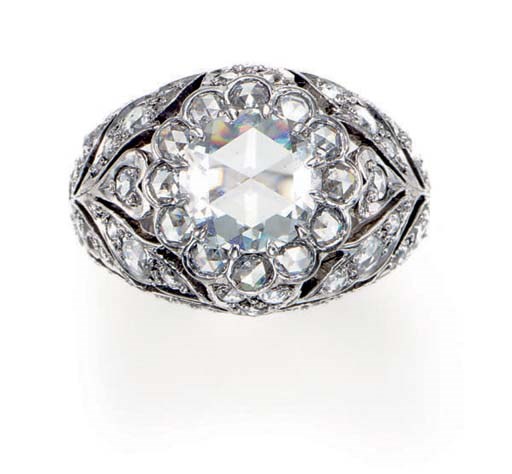 A DIAMOND AND WHITE GOLD RING