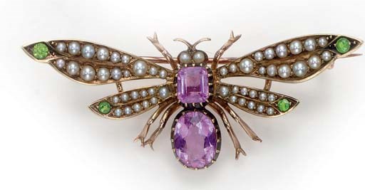 AN ANTIQUE MULTI-GEM AND GOLD BUG BROOCH