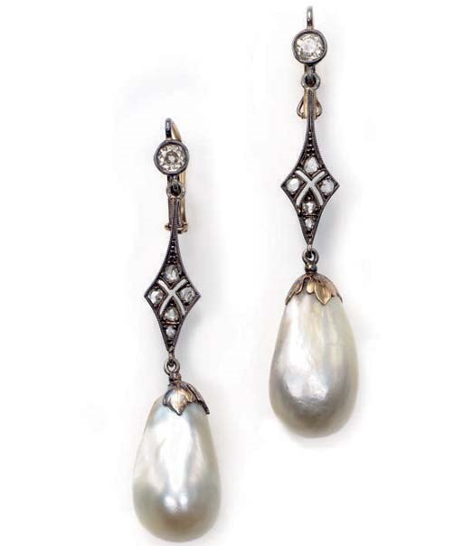 A PAIR OF ANTIQUE PEARL AND DIAMOND EAR PENDANTS