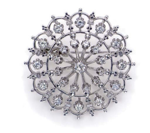 A DIAMOND AND 14K WHITE GOLD PENDANT BROOCH