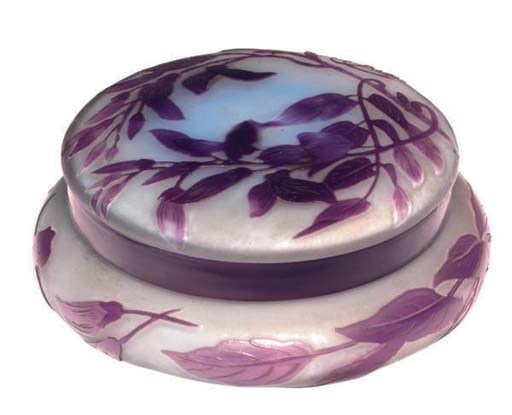 A FRENCH CAMEO GLASS BOX AND COVER,
