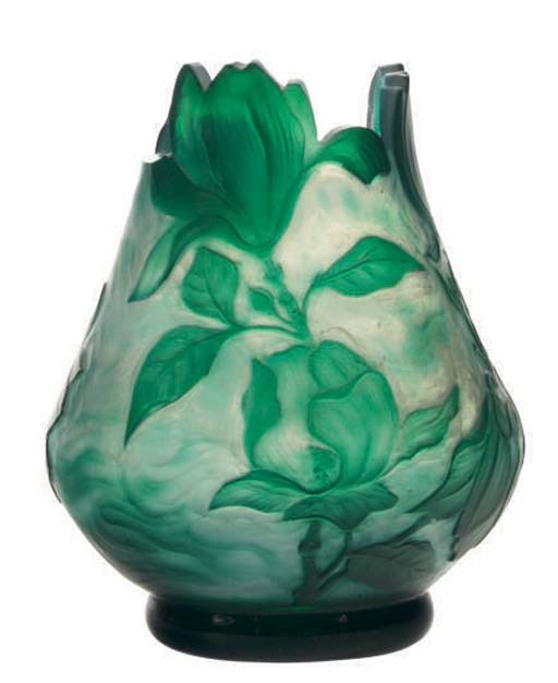 A FRENCH WHEEL-CARVED GLASS VASE,