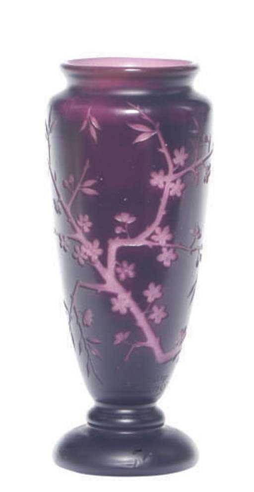 A FRENCH INTAGLIO CARVED VASE,
