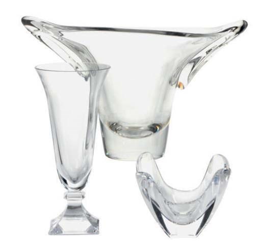 A GROUP OF FRENCH AND SWEDISH GLASS TABLE ARTICLES,