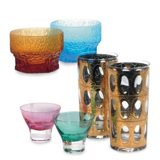 A GROUP OF AMERICAN AND SCANDINAVIAN GLASS TABLEWARES,