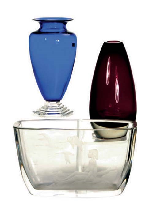 A GROUP OF SCANDINAVIAN AND FRENCH GLASS VASES,