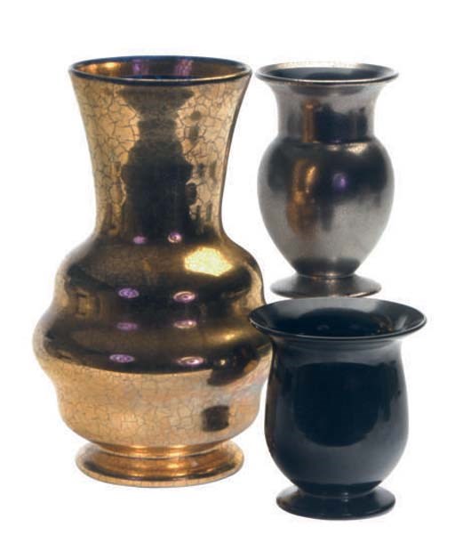 A GROUP OF ELEVEN CONTINENTAL GLASS VASES,