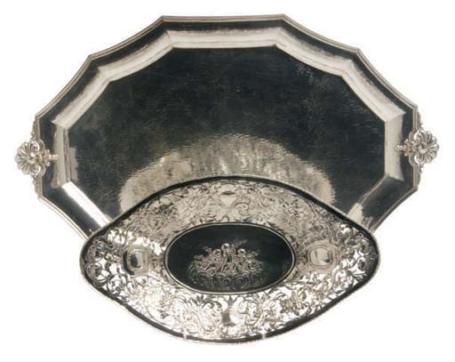 A CONTINENTAL SILVER SHAPED TRAY AND GERMAN SILVER OVAL BREAD BASKET,