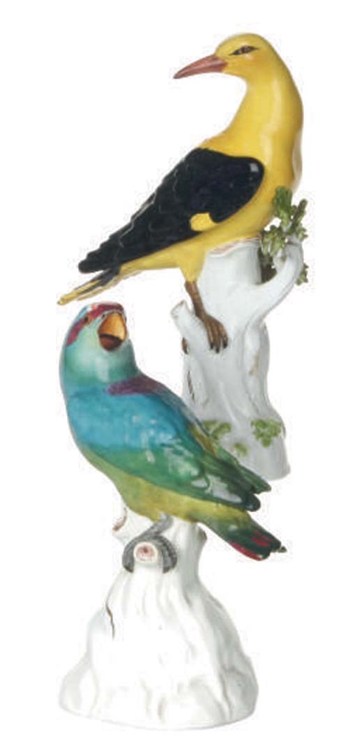 TWO GERMAN PORCELAIN MODELS OF AN ORIOLE AND A PARROT,