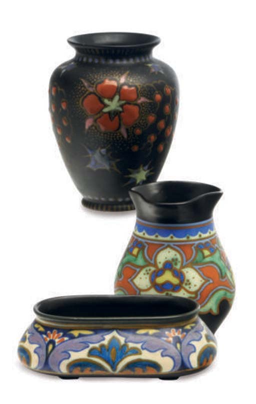 A GROUP OF FOURTEEN DUTCH FAIENCE TABLEWARES,